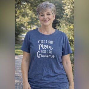 EUC FIRST I WAS MOM NOW I AM GRANDMA Graphic Tee Periwinkle Blue Size L